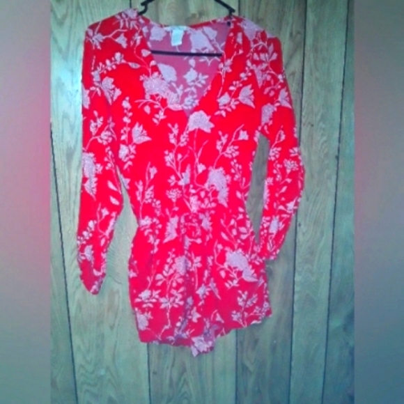 Womans Size Small Shirt Pant Suit Floral Print V-neck Red & White Suit - Picture 1 of 7